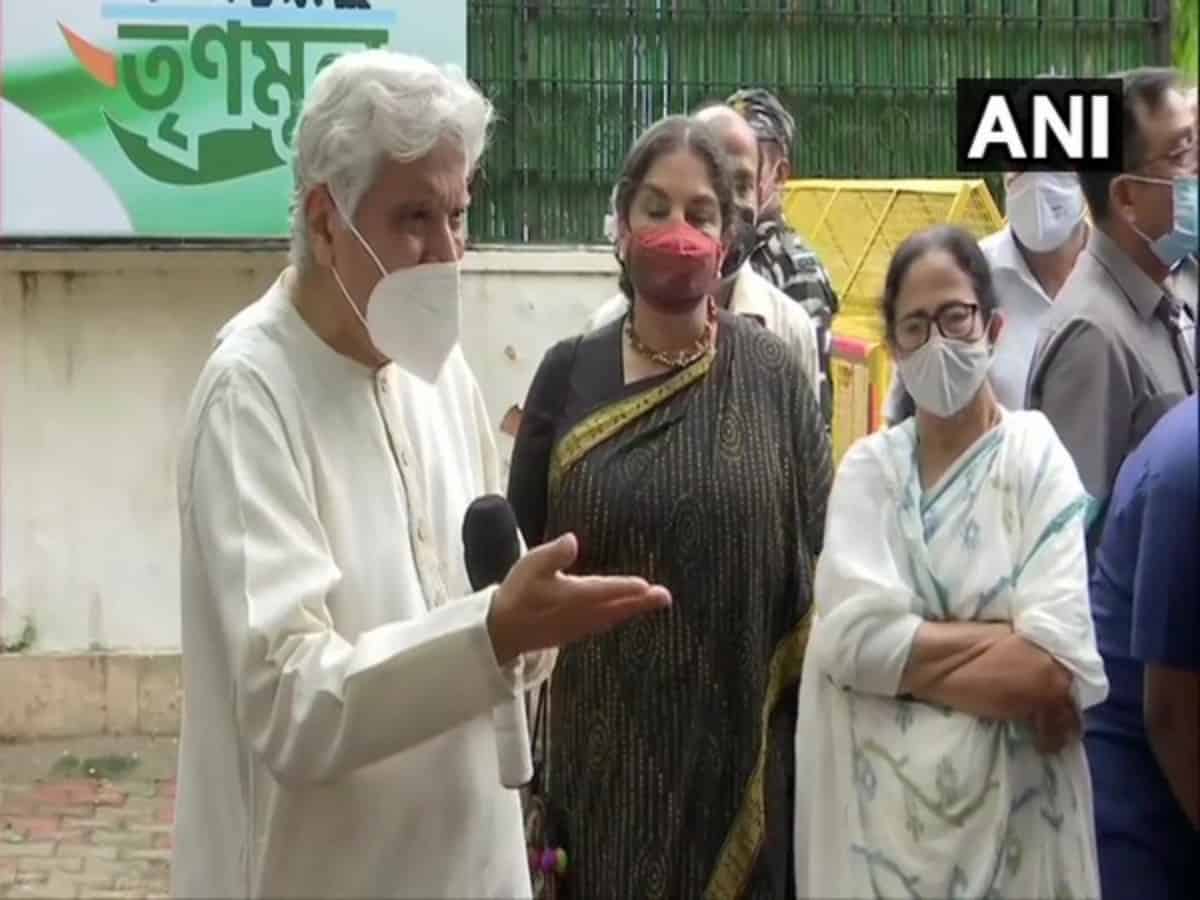 Javed Akhtar, Shabana Azmi meet Mamata Banerjee in Delhi