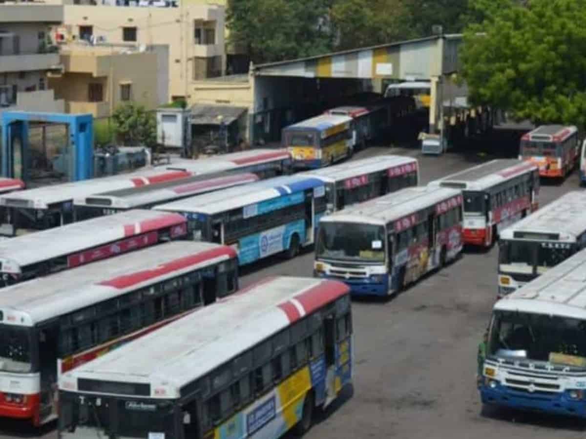 Women can hail, board Telangana RTC buses anywhere after 7:30 pm