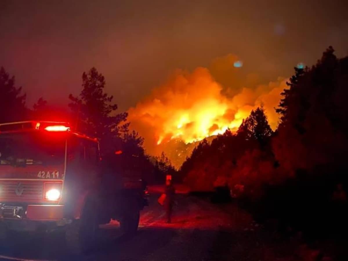 Nearly 100 wildfires rage in Canadian province, no signs of slowing