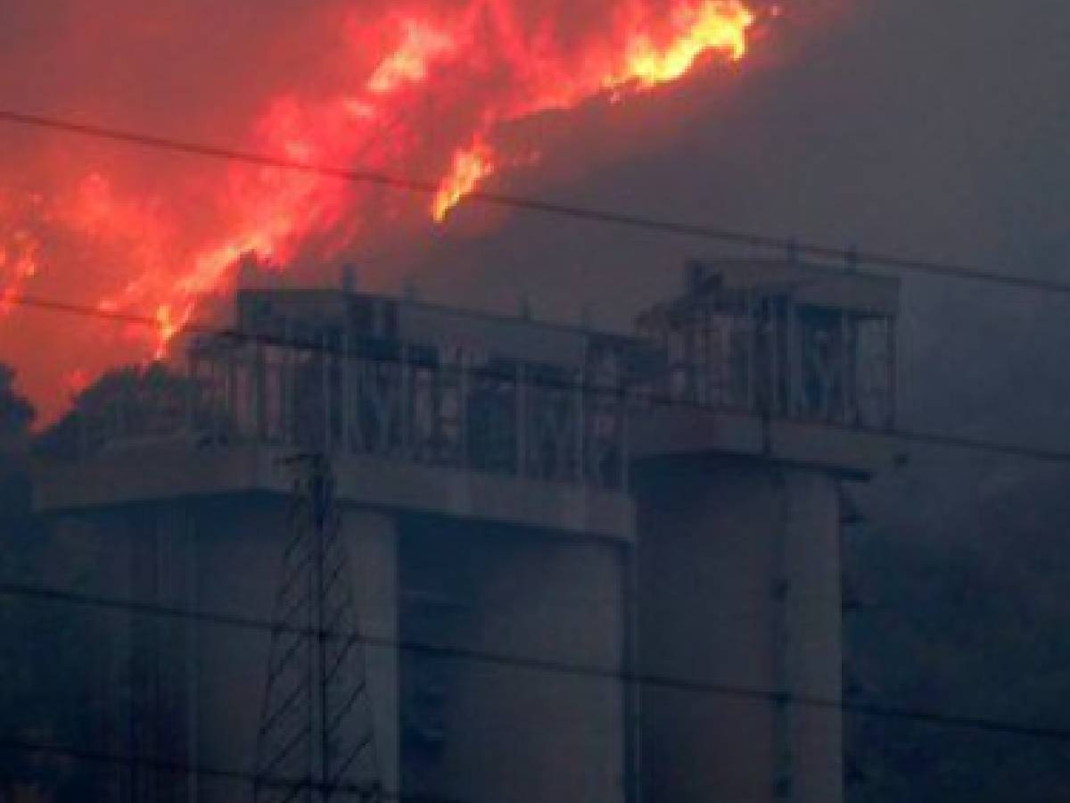Wildfire engulfs power plant in Turkey, prompts evacuation