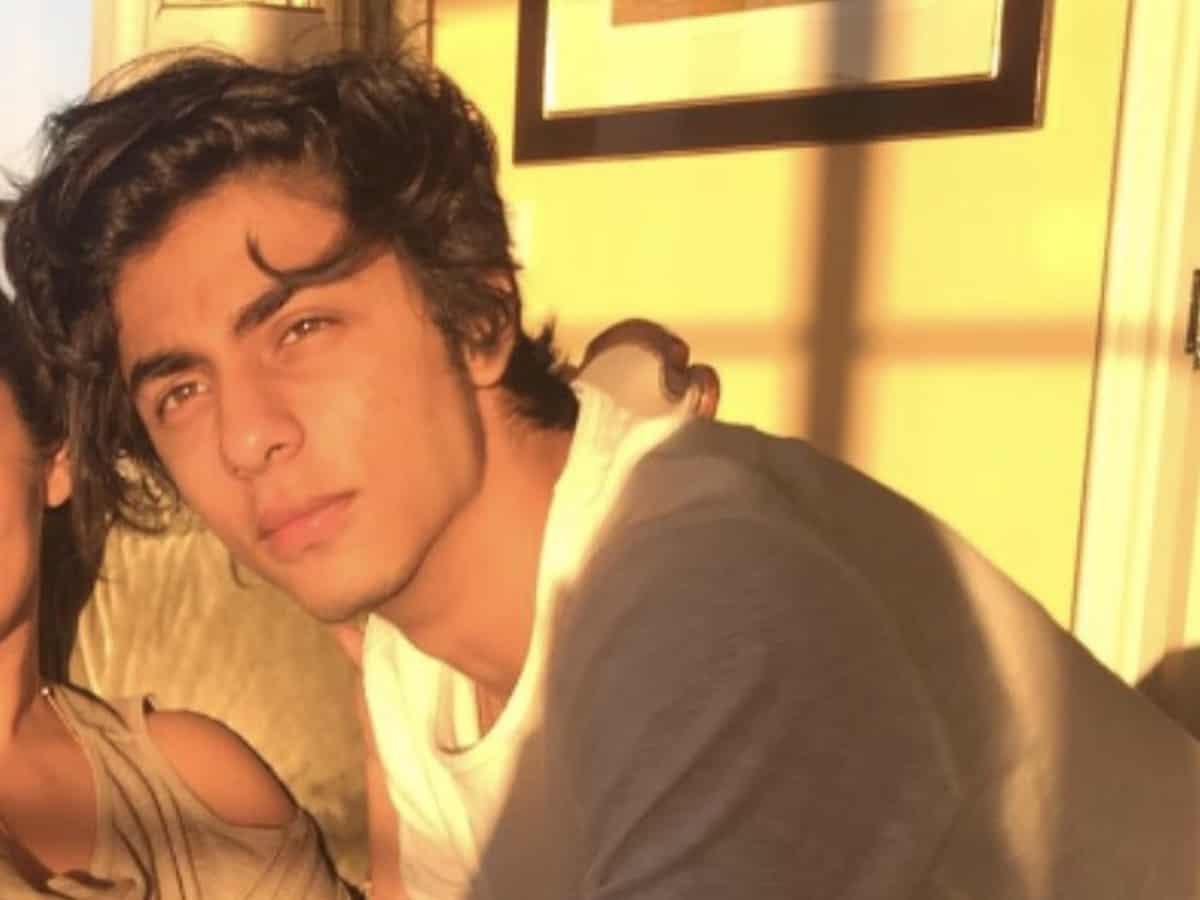 Netizens go crazy as SRK's son Aryan drops new picture