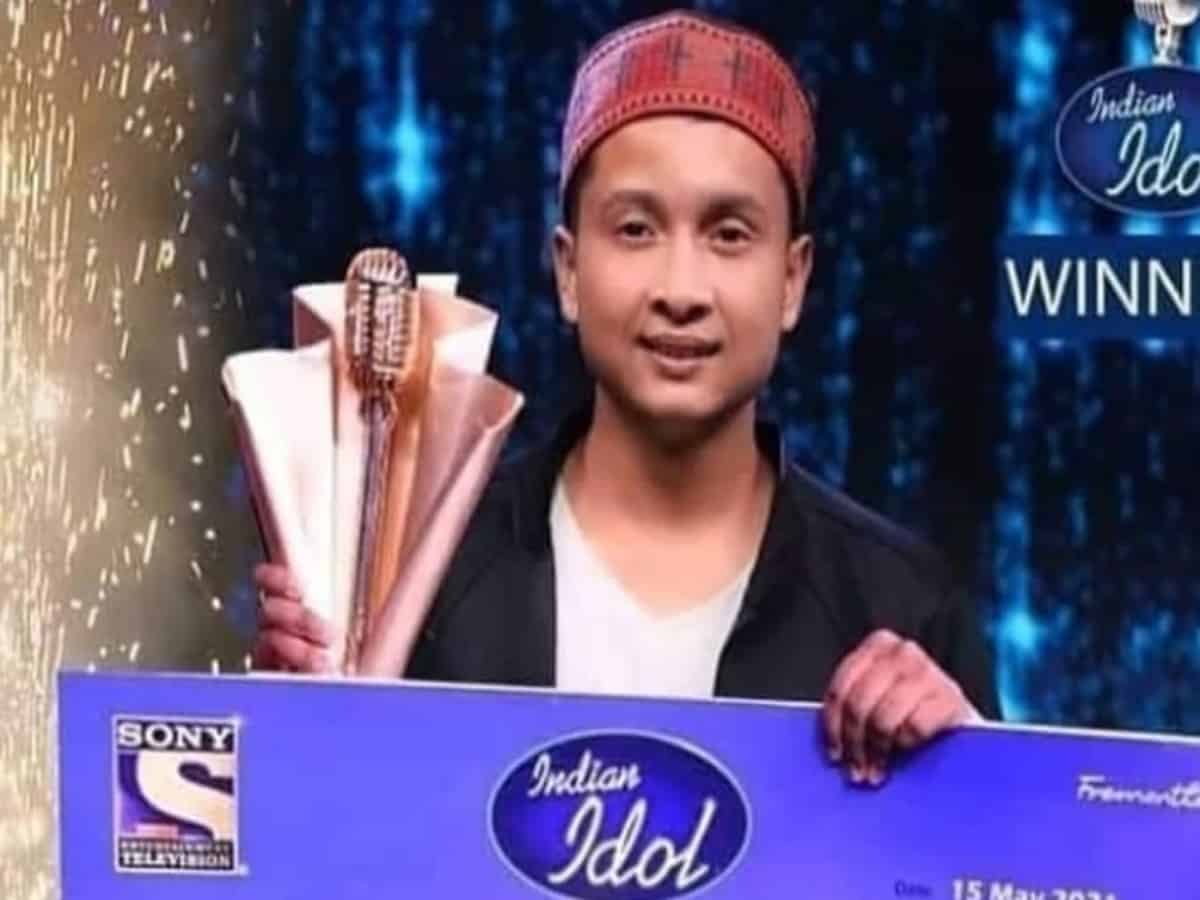 Indian Idol 12 winner: Pawandeep Rajan's pic holding trophy, 25 L cheque goes viral!