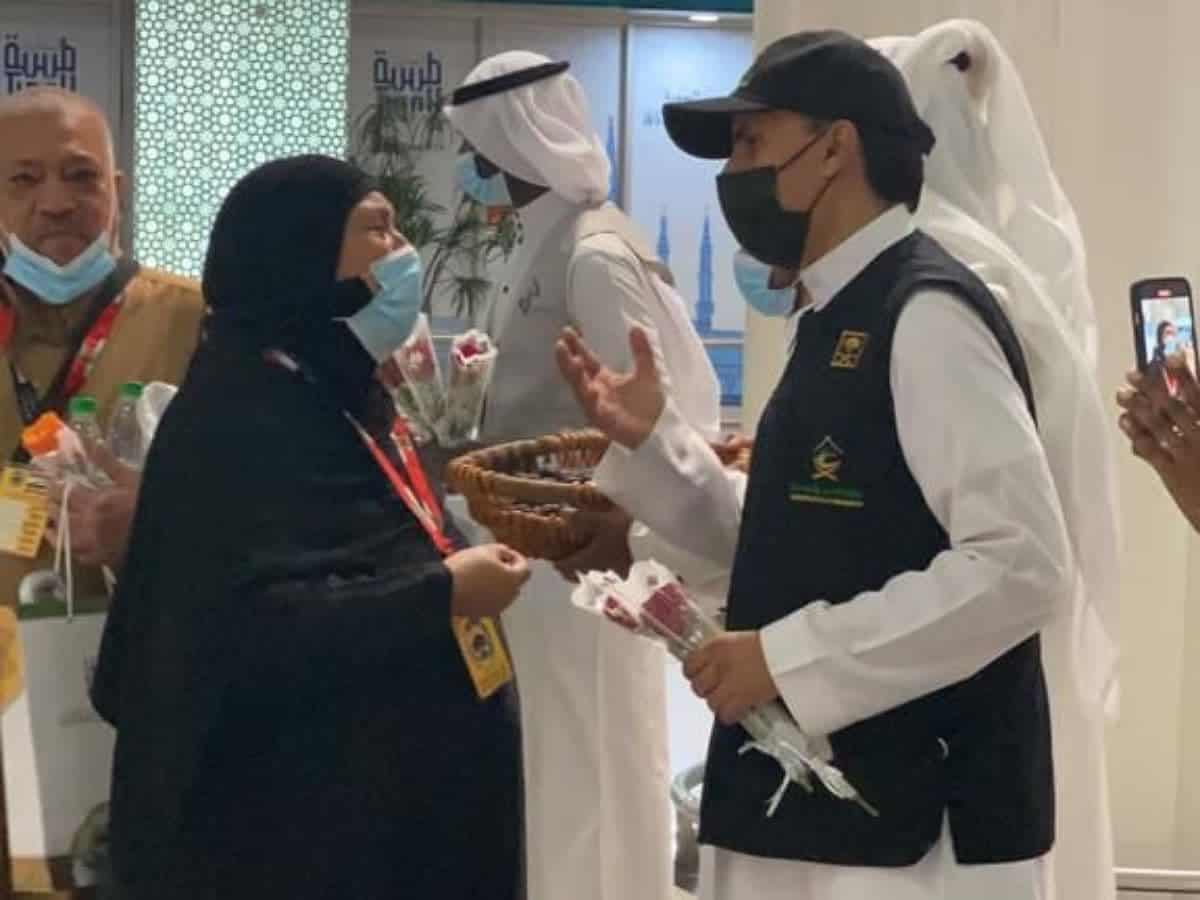 First batch of foreign Umrah pilgrims arrive in Madinah after COVID-19 ban lifted