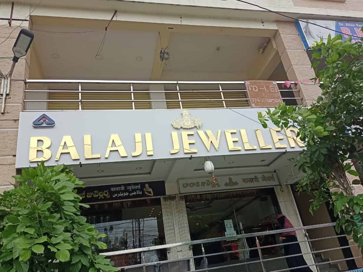 Jewellery shops in the city down due to no demand