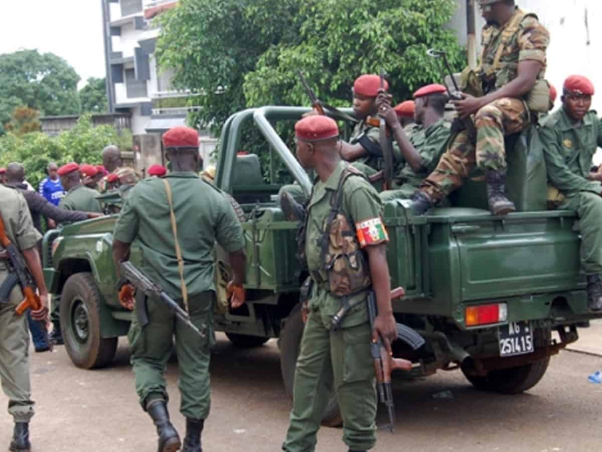 Heavy gunfire reported near Guinea's presidential palace