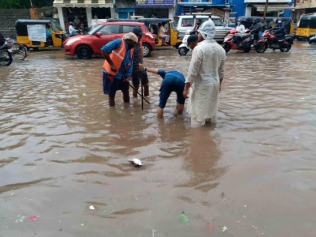 Overflowing lake inundates highway at Hyderabad's Gaganpahad