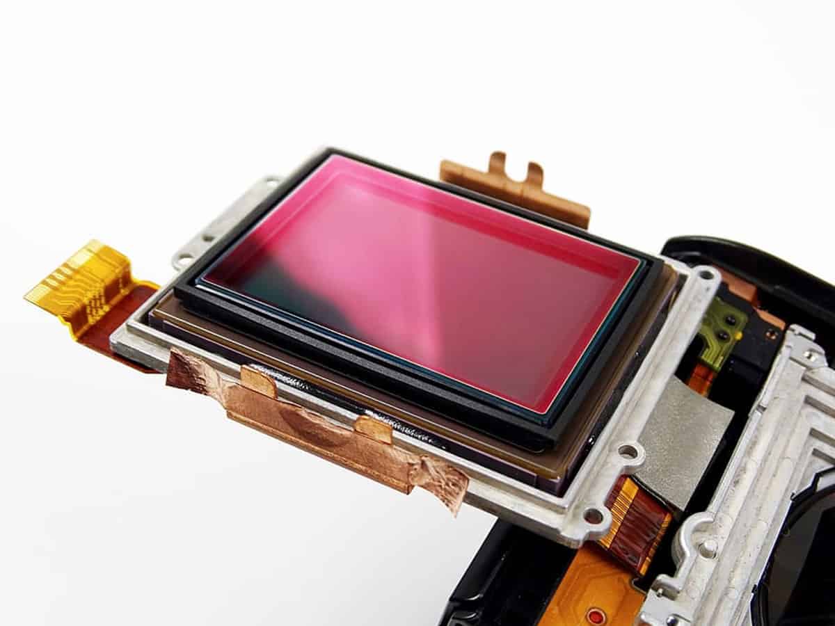 Sony tops smartphone image sensor market in H1: Report