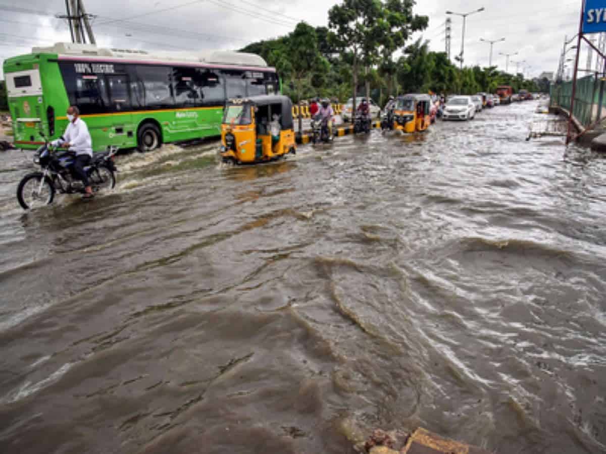 Heavy rain continues to lash in several localities of Hyderabad