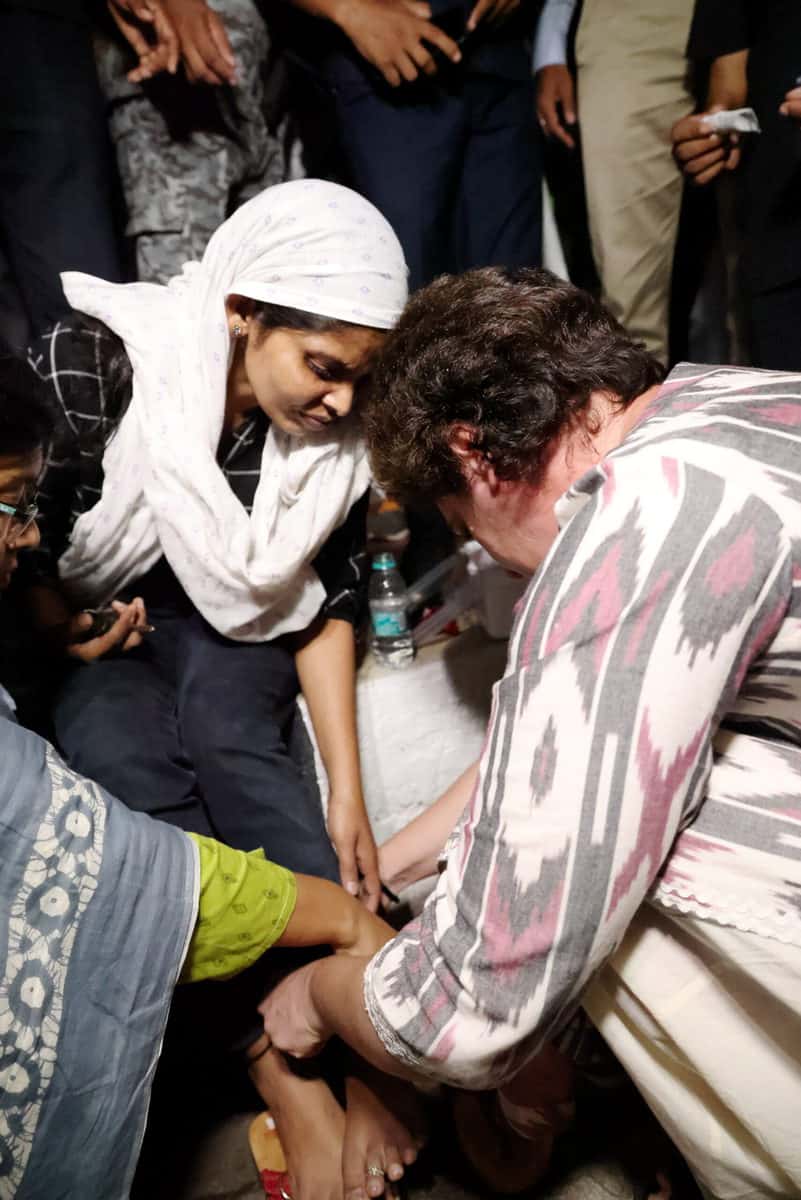 Priyanka Gandhi provides first aid to accident victim on her way to Agra