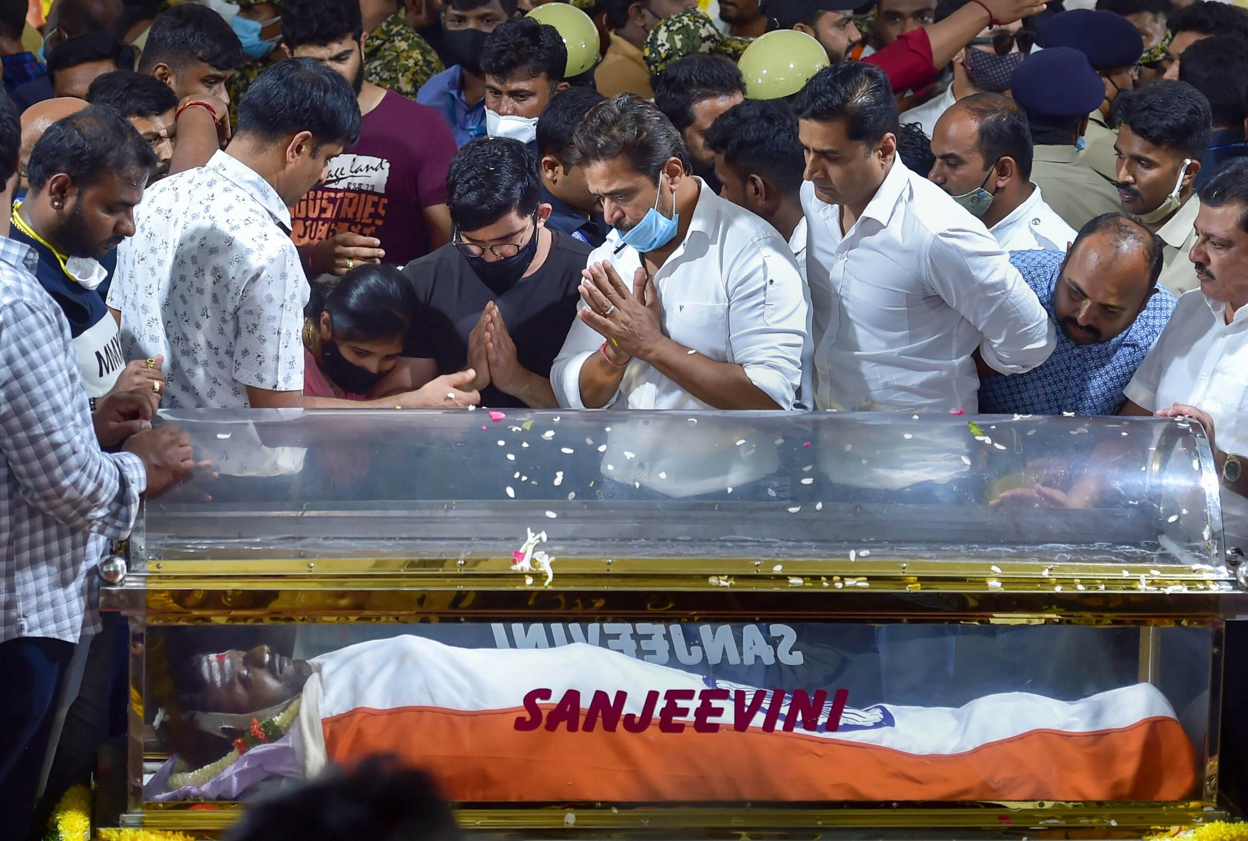 In Pics: Kannada star Puneeth Rajkumar funeral