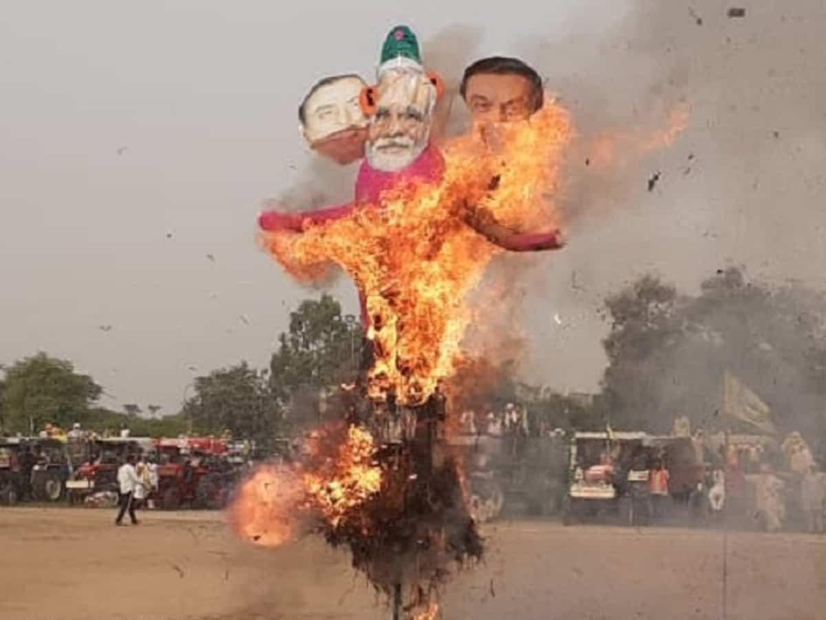 Farmers' body burns effigy of PM Modi, HM Shah among others in Jaipur