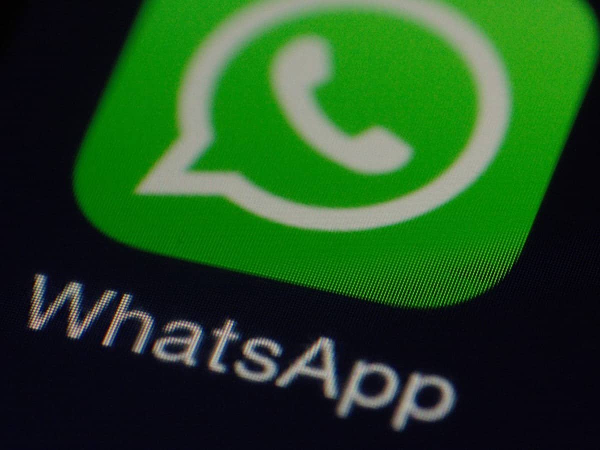 WhatsApp for iOS working on new message reaction feature