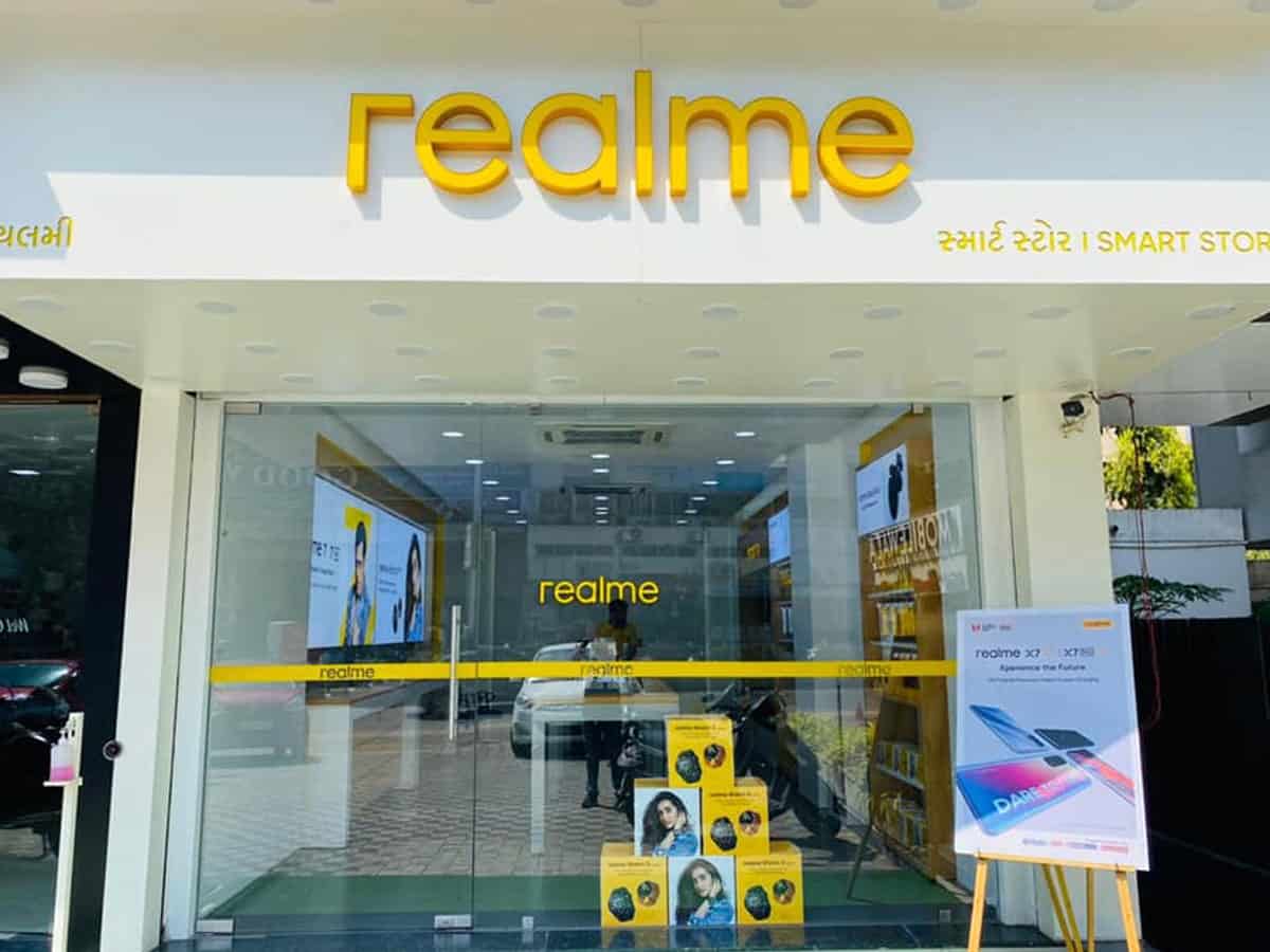 realme expands India footprint, opens 100 exclusive retail stores