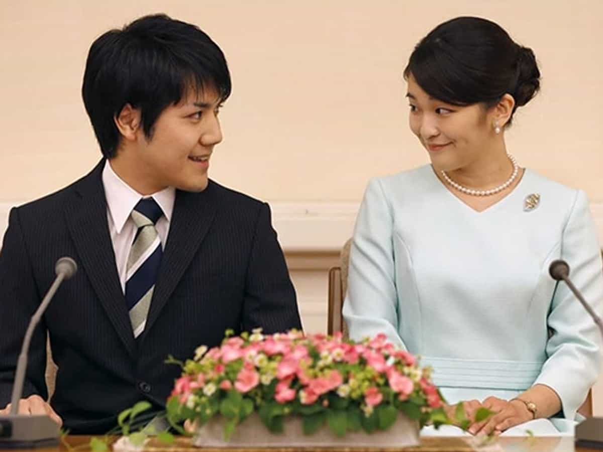 Japan's former princess leaves for US with commoner husband