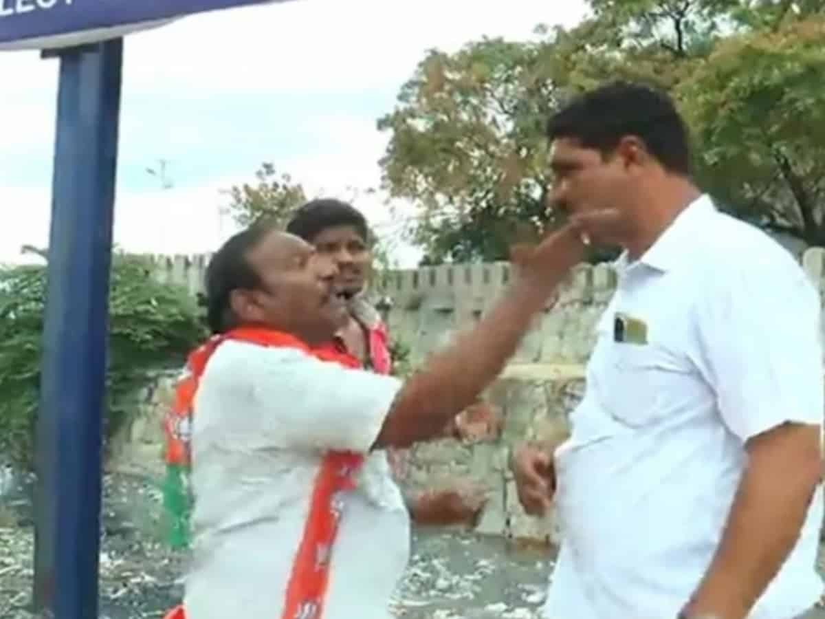 Karnataka BJP leader slaps, hits policemen during protest
