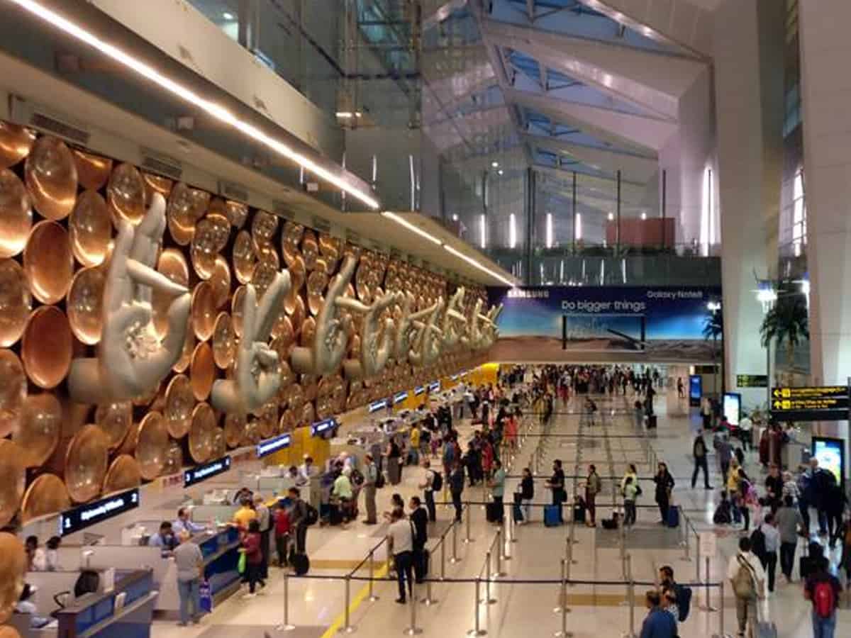 One detained with 2.5 kg gold worth Rs 1 cr at IGI airport