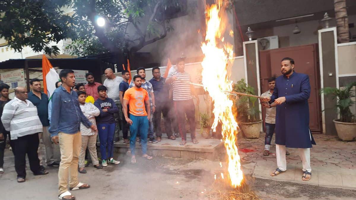 In pics: Wasim Rizvi’s effigy burnt at Tolichowki for insulting Prophet