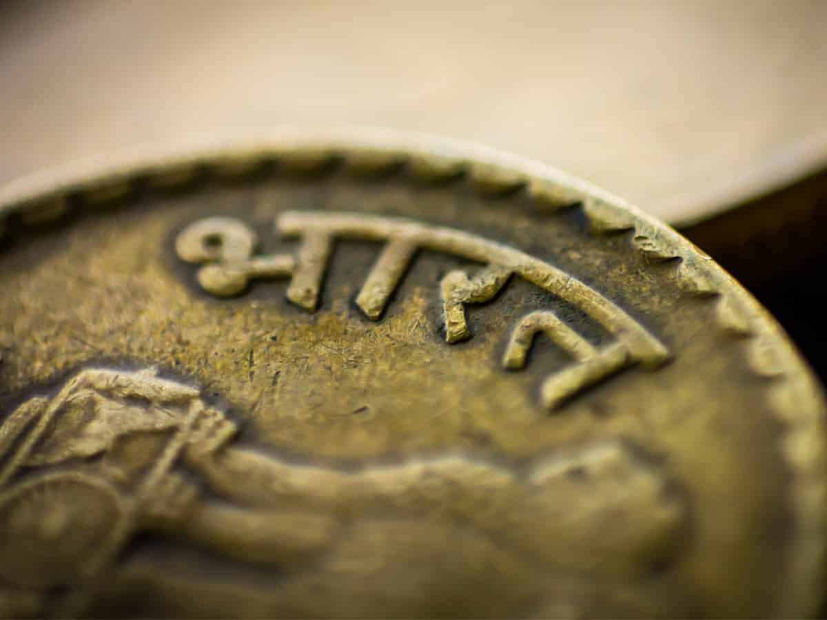 Rupee advances 9 paise to 74.28 as crude cools off