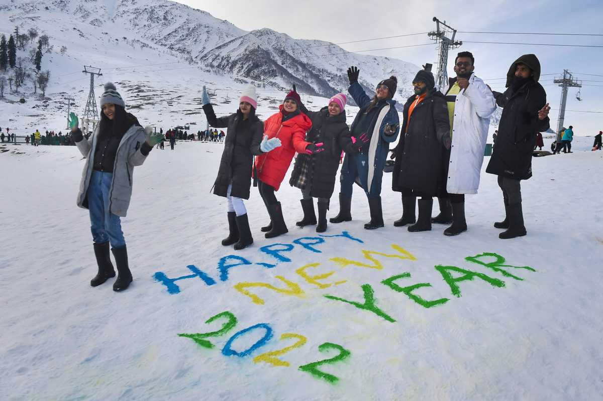 In Pics: New Year's eve in Gulmarg