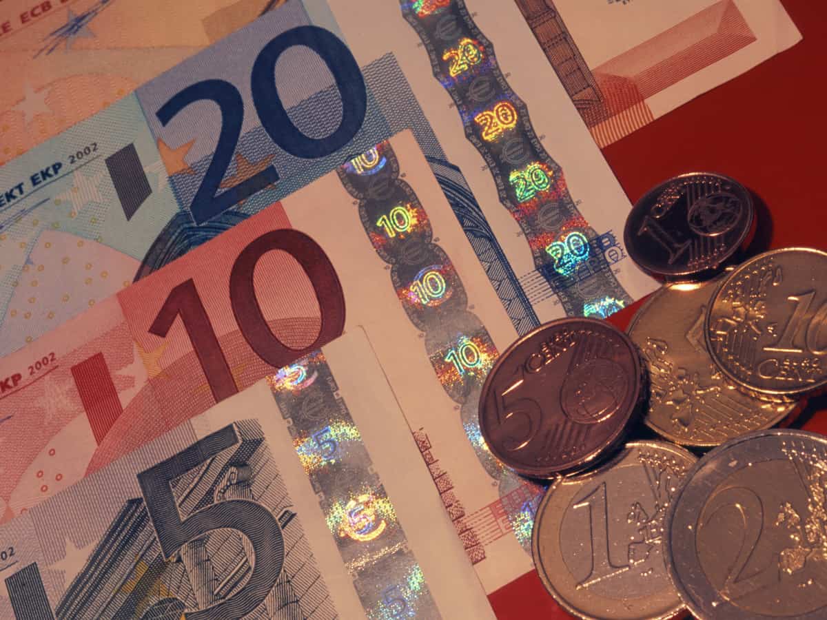 ECB plans to redesign euro bills, decision expected in 2024