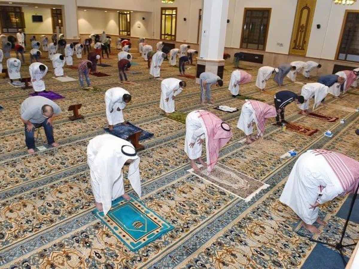 Saudi Arabia tightens curbs in mosques amid rise in COVID-19 cases