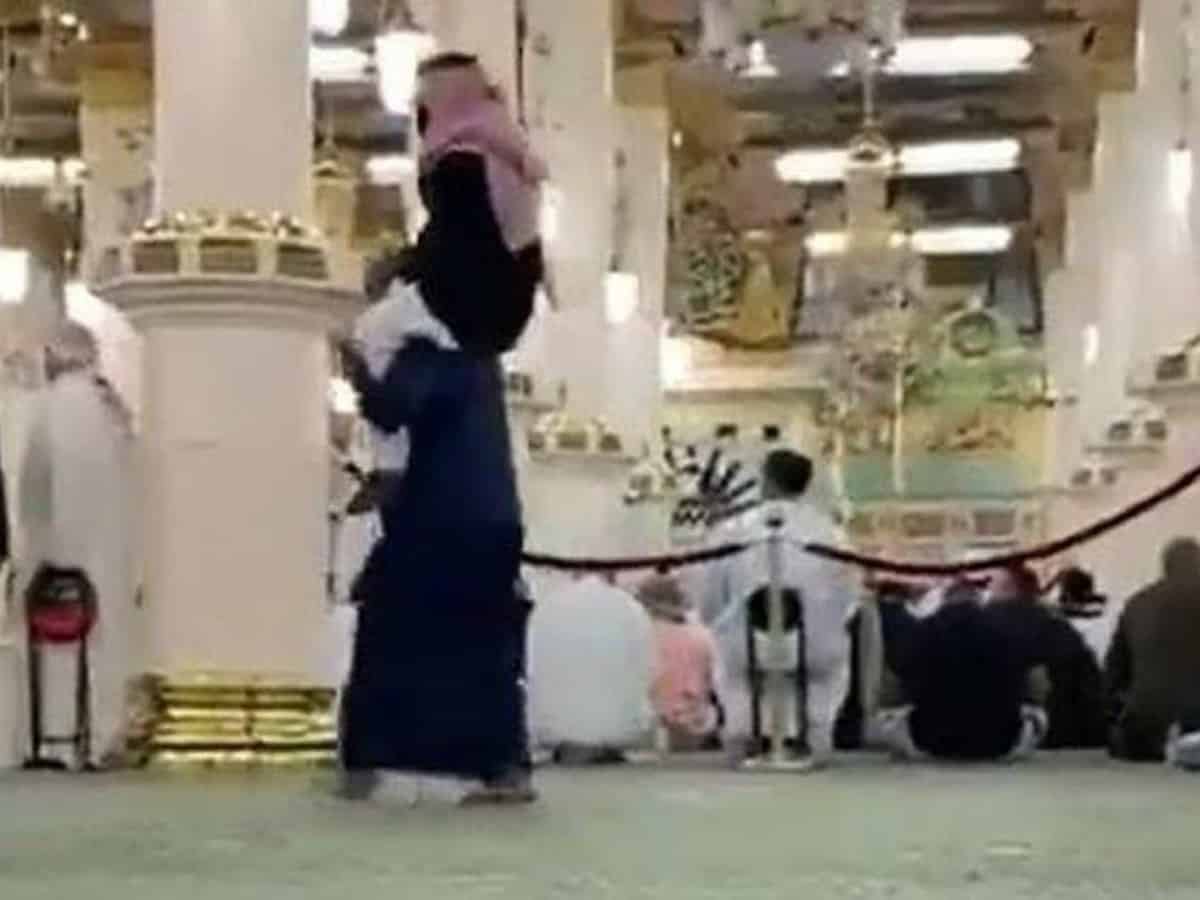 Watch: Young man carries old father on shoulders at the Prophet’s Mosque in Madinah