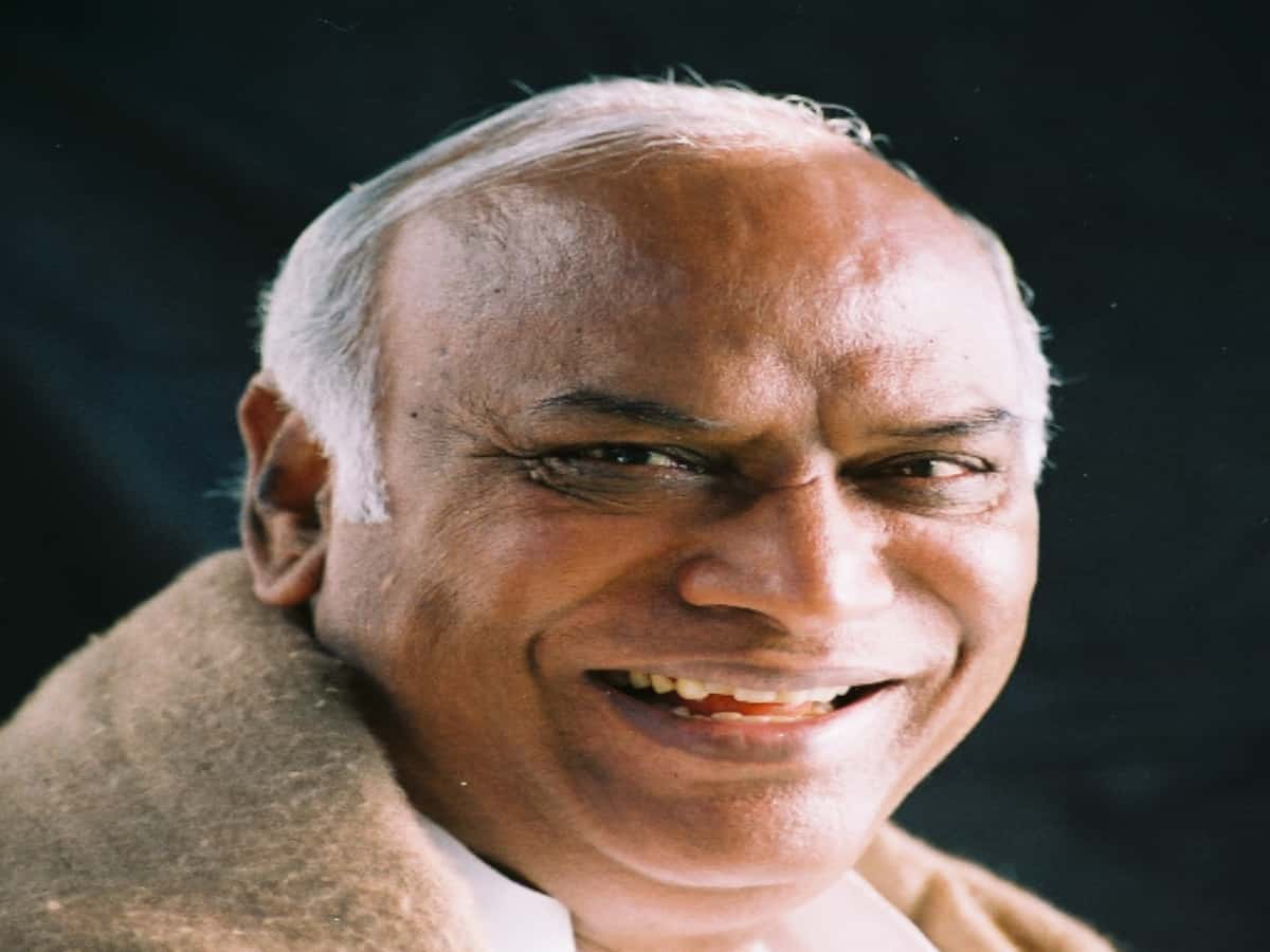 Oppn members claim Kharge disrespected at Murmu's swearing-in ceremony