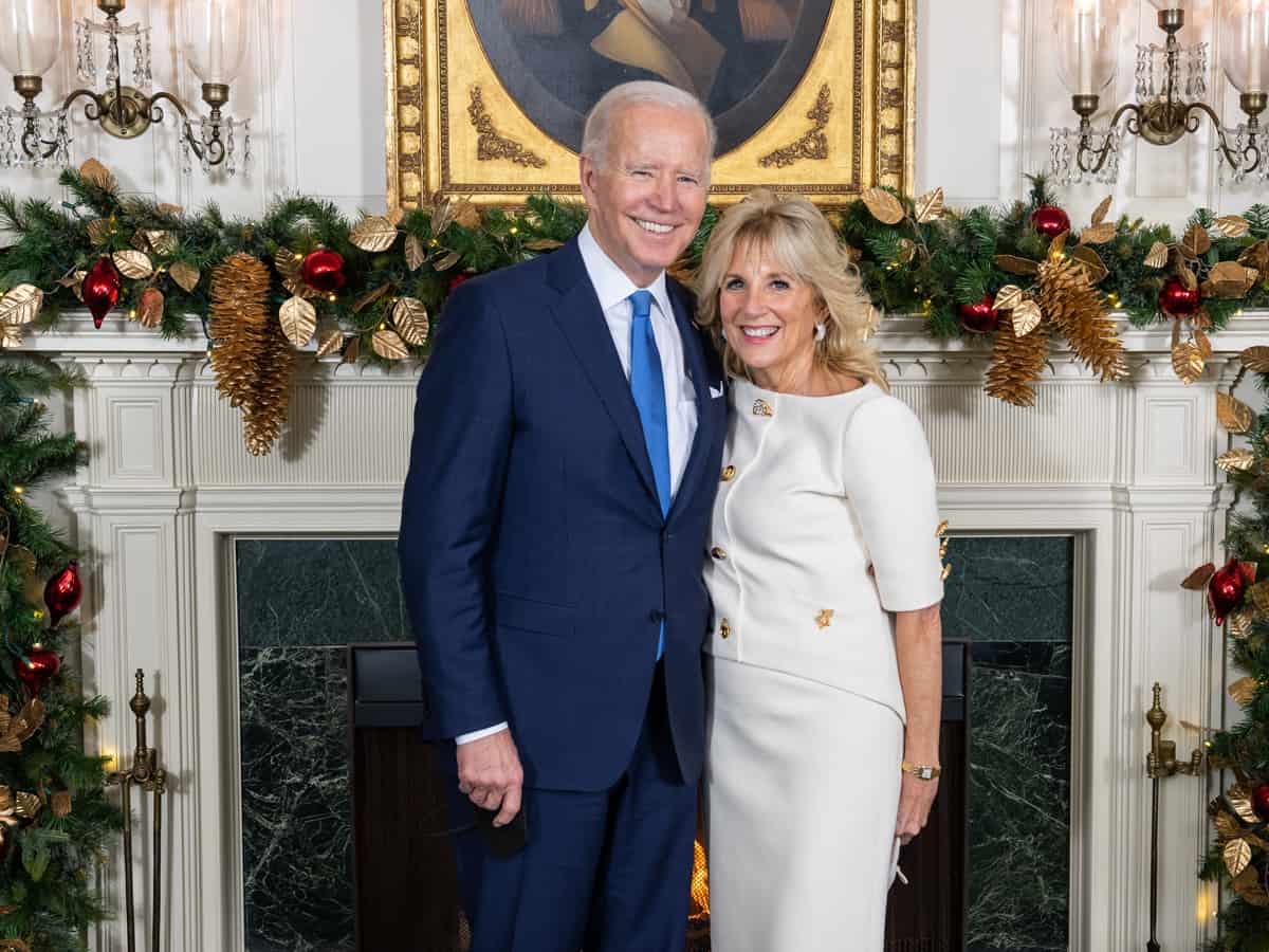 Biden mark Christmas with holiday calls to service members