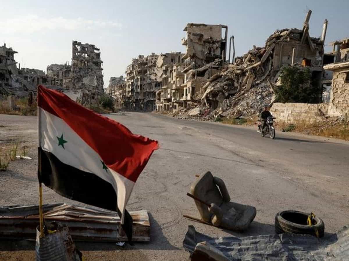 Protesters attack government building in Syria