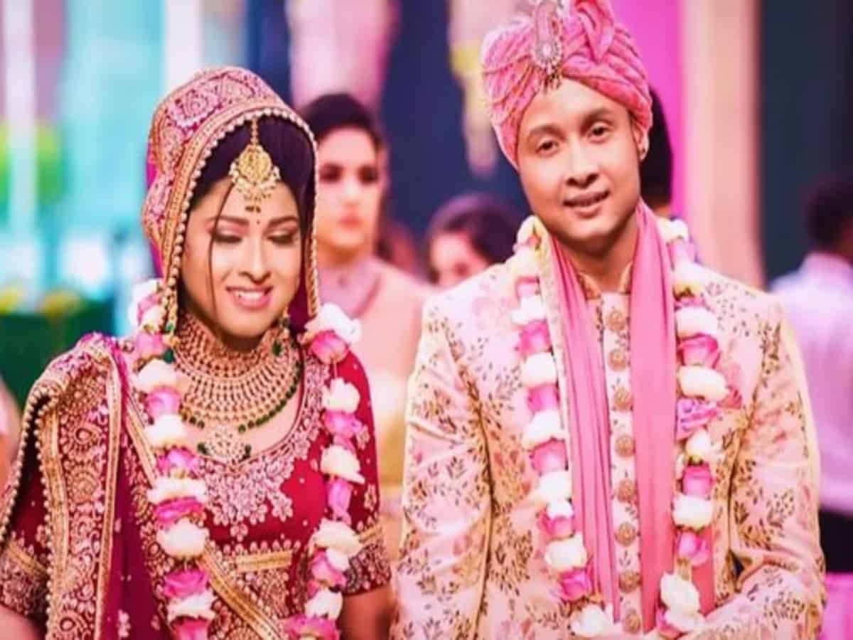 Pawandeep, Arunita's wedding photo takes internet by storm